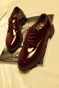  【热卖特价】英伦风系带线缝简约漆皮平跟小皮鞋单鞋女鞋