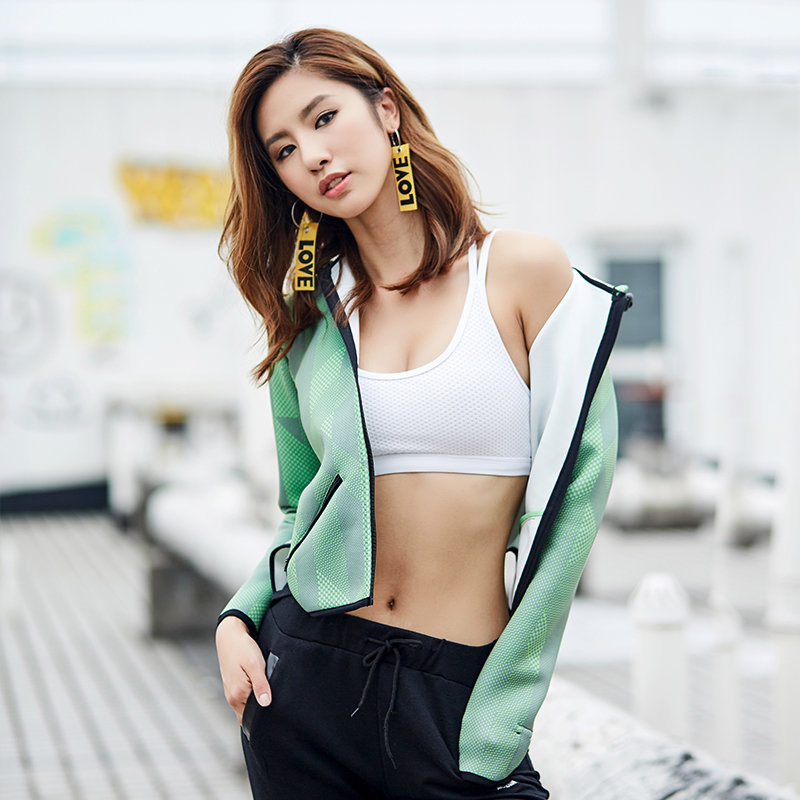 怪力少女运动外套女修身户外茄克宽松跑步上衣连帽健身外套上衣在类目 运动服/休闲服装, 运动卫衣/套头衫中 - 来自Buy2taobao.com提供专业的淘宝代购服务