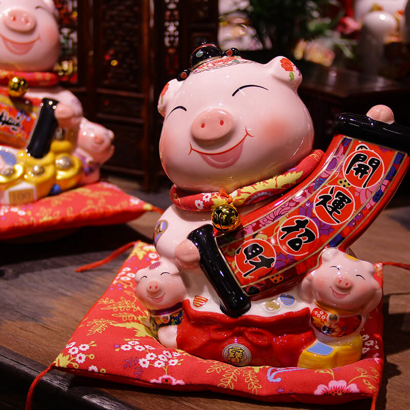 创意摆件招财猪吉祥物2019新年礼品猪年定制年会纪念品陶瓷储蓄罐在类目 家居饰品, 摆件中 - 来自Buy2taobao.com提供专业的淘宝代购服务