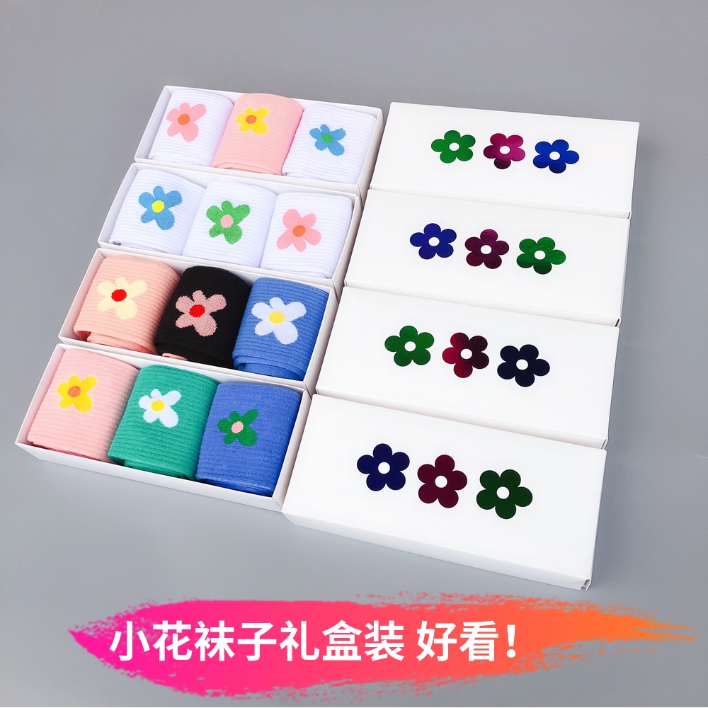 小花花袜子经典复古可爱三色纯棉ins中筒潮牌袜礼盒装女泫雅在类目 运动包/户外包/配件, 运动袜中 - 来自Buy2taobao.com提供专业的淘宝代购服务