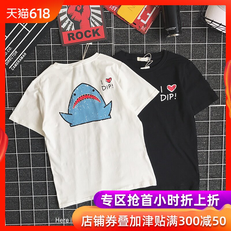 韩国ulzzang夏季韩版鲨鱼印花情侣装短袖T恤男女宽松原宿风半袖潮在类目 男装, T恤中 - 来自Buy2taobao.com提供专业的淘宝代购服务