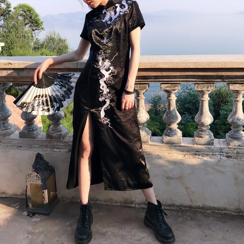 原创自制暗黑风复古盘扣高开叉改良少女刺绣修身显瘦旗袍式长款夏在类目 女装/女士精品, 婚纱/旗袍/礼服, 旗袍中 - 来自Buy2taobao.com提供专业的淘宝代购服务
