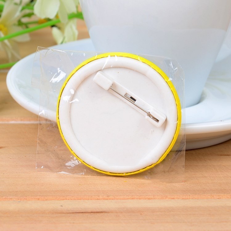 百搭笑脸胸前牌大别针微笑服务挂钩卡通女款号牌工员工胸口胸牌在类目 个性定制/设计服务/DIY, 办公/文具定制, 胸牌定做中 - 来自Buy2taobao.com提供专业的淘宝代购服务