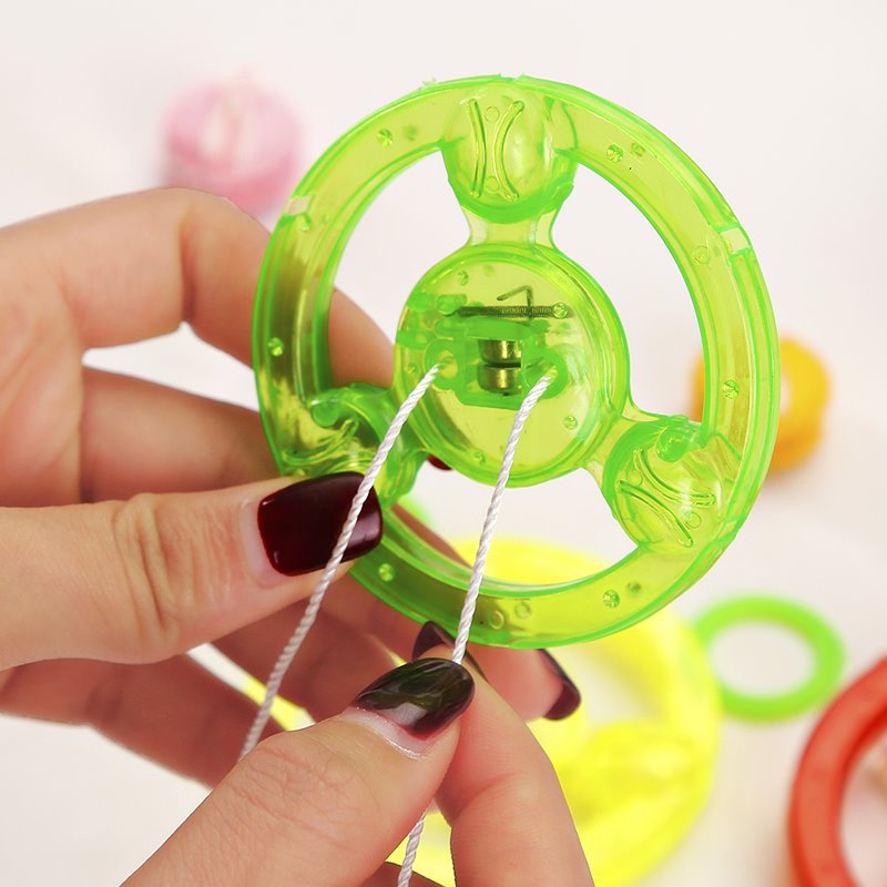 Stay wire Flash free wheel Pull ring Shines the top UFO children Sounding UFO Night market stall Toysin the Toy/Childs/Puzzle/Building block/Model , Electronic/Light/Aerated/Tricky Toy , Glow Toys category - from Buy2taobao.com to provide professional Taobao agent buy service
