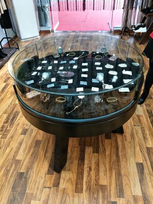 。宝展柜茶几中岛柜定做柜台包包饰品展示柜珠欧式服装店铺圆形玻在类目 商业/办公家具, 货架/展柜, 精品展柜/陈列柜中 - 来自Buy2taobao.com提供专业的淘宝代购服务