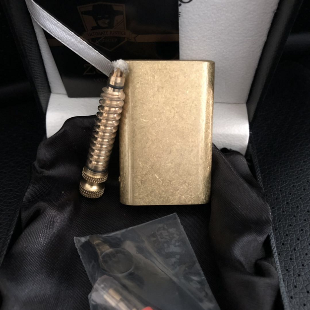 黄铜煤油打火机 个性创意复古式插拔螺杆打火机在类目 ZIPPO/瑞士军刀/眼镜, 品牌打火机及配件, 其它, 煤油打火机中 - 来自Buy2taobao.com提供专业的淘宝代购服务