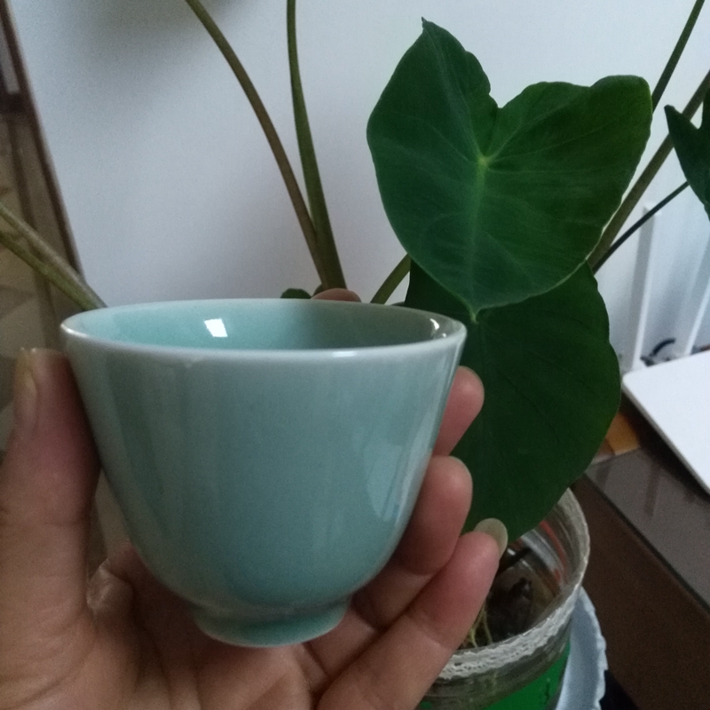 东方的蓝宝石精美的碧玉器宜兴碧玉青瓷90cc铃铛杯不添加在类目 餐饮具, 茶具, 茶杯中 - 来自Buy2taobao.com提供专业的淘宝代购服务