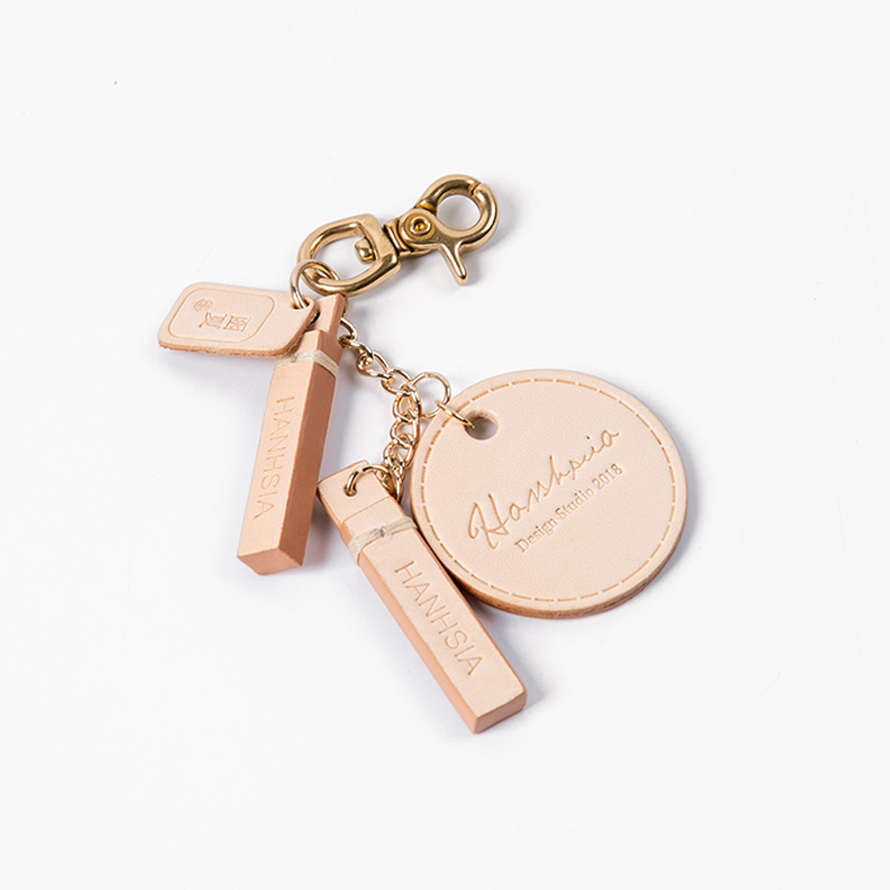Letter Summer Anniversary Commemorative Edition Column Pendant Bag pendant Accessoriesin the Accessories/Leather belt/Hat/Muffler , Shoes and bags/Belt Accessories , Bag Accessories , Bag pendant category - from Buy2taobao.com to provide professional Taobao agent buy service