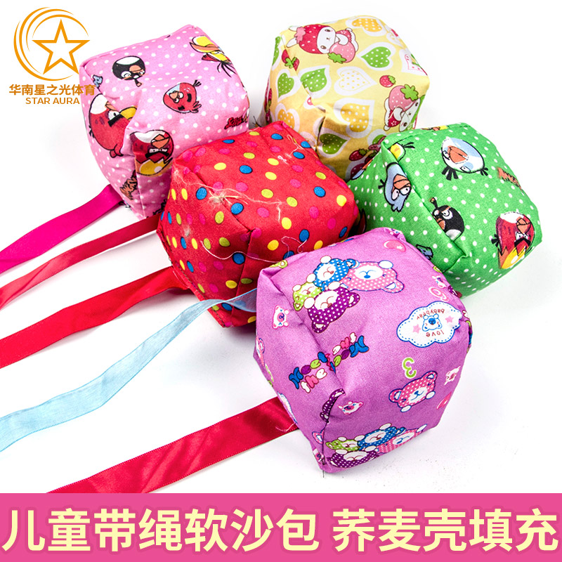 儿童沙包 幼儿园小学生布面荞麦丢沙包玩具 70克 8x8x8cm 有带子在类目 运动/瑜伽/健身/球迷用品, 毽子/空竹/民间运动, 沙包中 - 来自Buy2taobao.com提供专业的淘宝代购服务