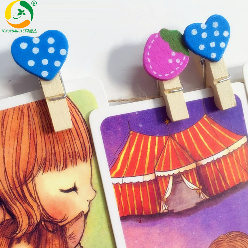 包郵木質卡通帶麻繩蘋果草莓愛心小夾子照片夾相片夾零食夾12個裝在類目 電子詞典/電紙書/文化用品, 收納/陳列用品, 便條夾/照片夾中 - 來自Buy2taobao.com提供專業的淘寶代購服務