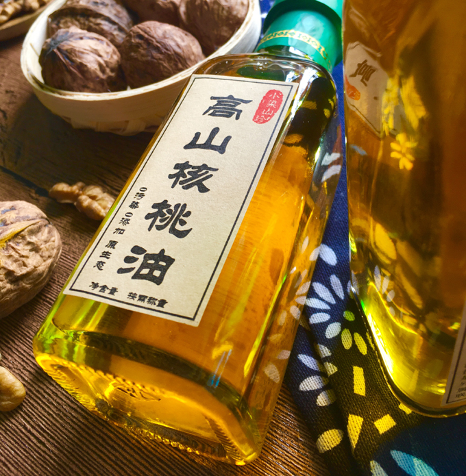 手工核桃仁榨油宝宝辅食2瓶装350ml自己宝宝吃的 放心买在类目 零食/坚果/特产, 山核桃/坚果/炒货, 核桃仁中 - 来自Buy2taobao.com提供专业的淘宝代购服务