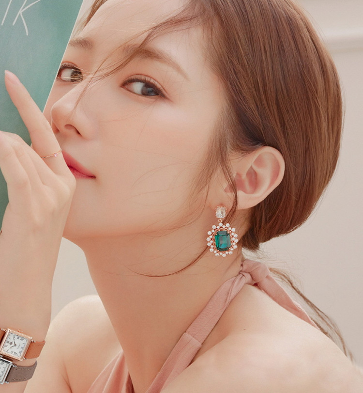新款韩国电视明星优雅绿水晶长款吊式耳环女款圆形水滴5.10在类目 饰品/流行首饰/时尚饰品新, 耳饰, 耳环中 - 来自Buy2taobao.com提供专业的淘宝代购服务