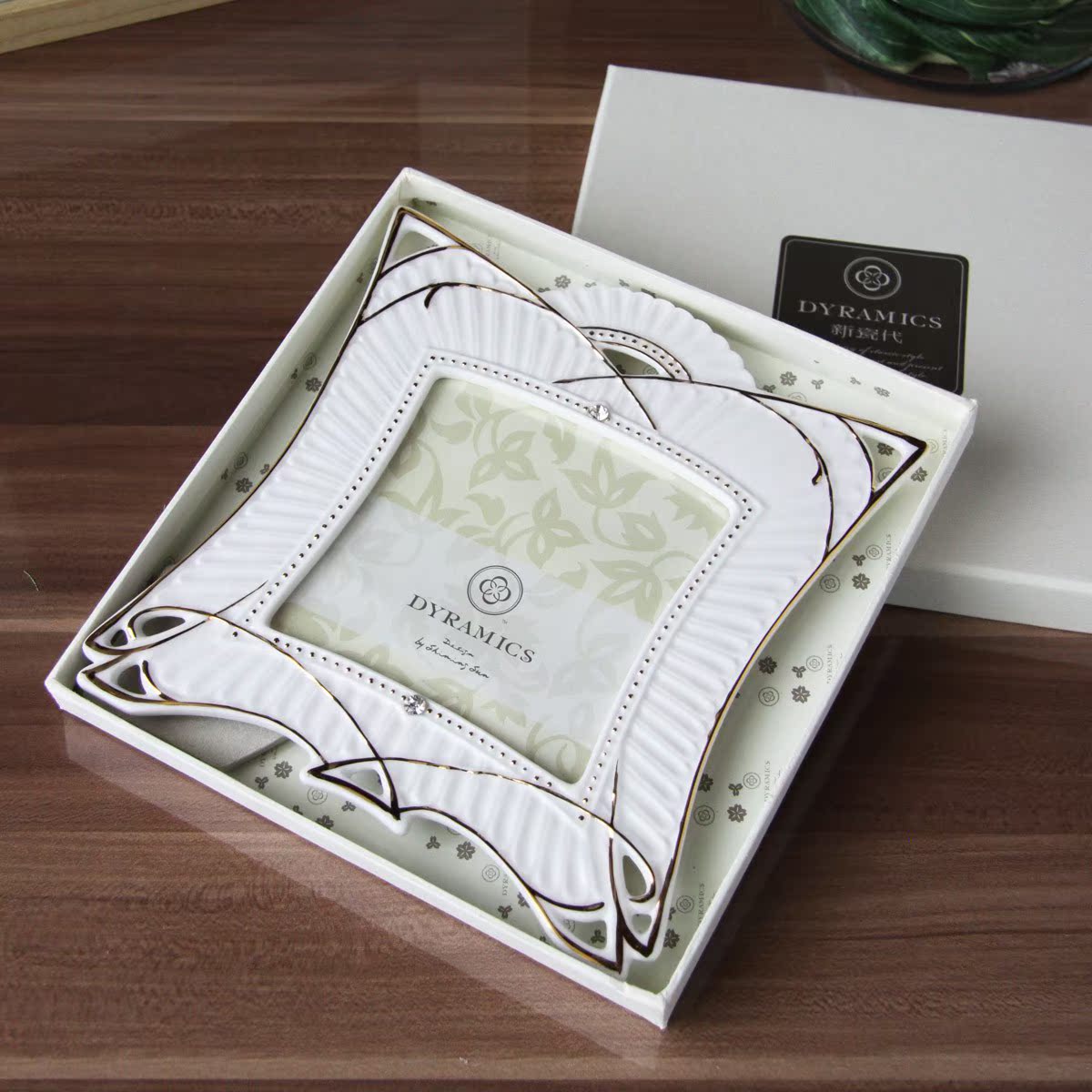 fashion modern New Bone Ceramics bedroom villa Decoration crafts white Photo frame Swing sets A birthday presentin the Home accessories , Frame/Frames category - from Buy2taobao.com to provide professional Taobao agent buy service