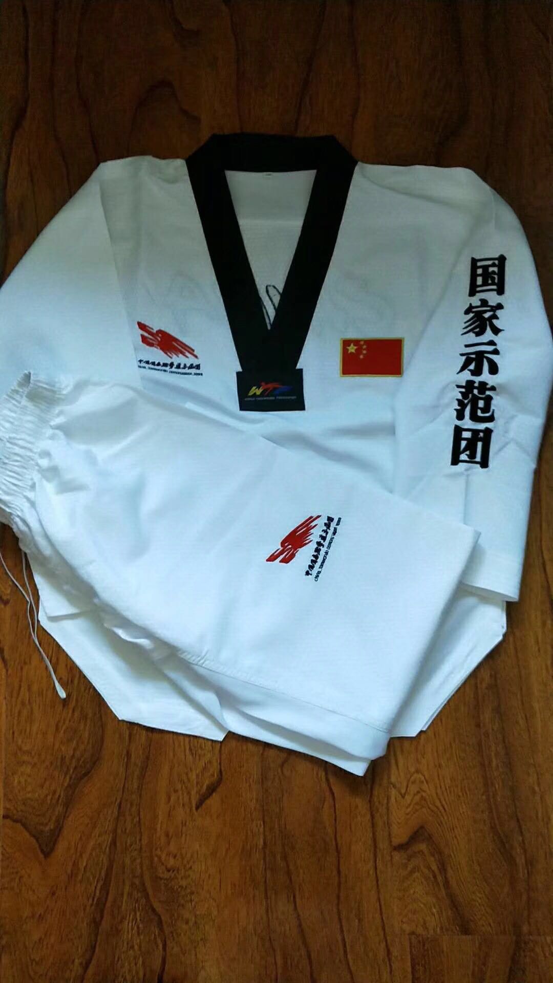 包郵示範團踢王決成人男女兒童跆拳道服黑白色教練服定制廠家直銷在類目 運動/瑜伽/健身/球迷用品, 跆拳道/武術/搏擊, 跆拳道, 跆拳道服中 - 來自Buy2taobao.com提供專業的淘寶代購服務