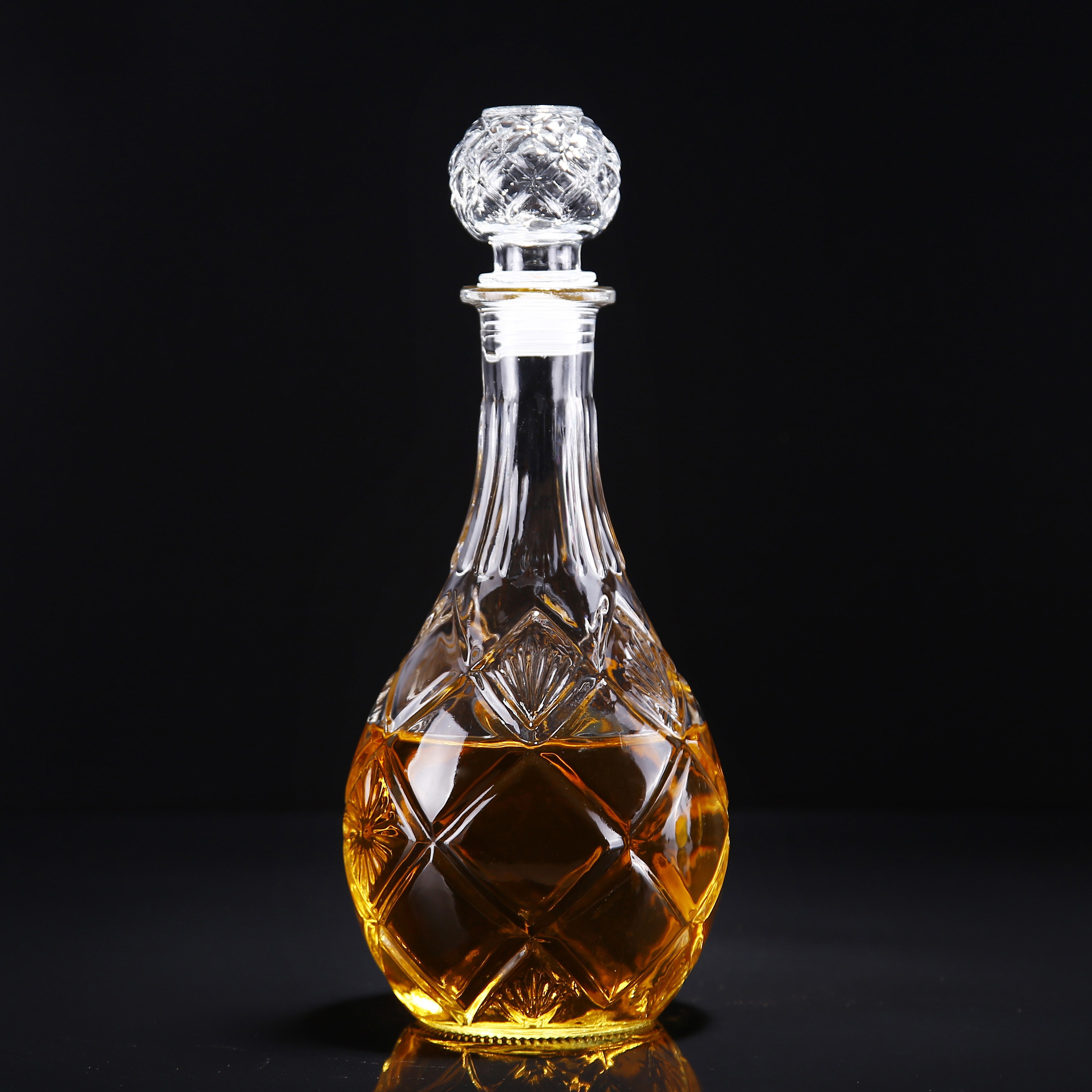 酒瓶空瓶玻璃高档酒樽家庭红酒壶葡萄酒密封醒酒器法式带酒瓶塞在类目 厨房/烹饪用具, 厨用小工具/厨房储物, 储物瓶罐/厨房储物器皿, 密封罐中 - 来自Buy2taobao.com提供专业的淘宝代购服务