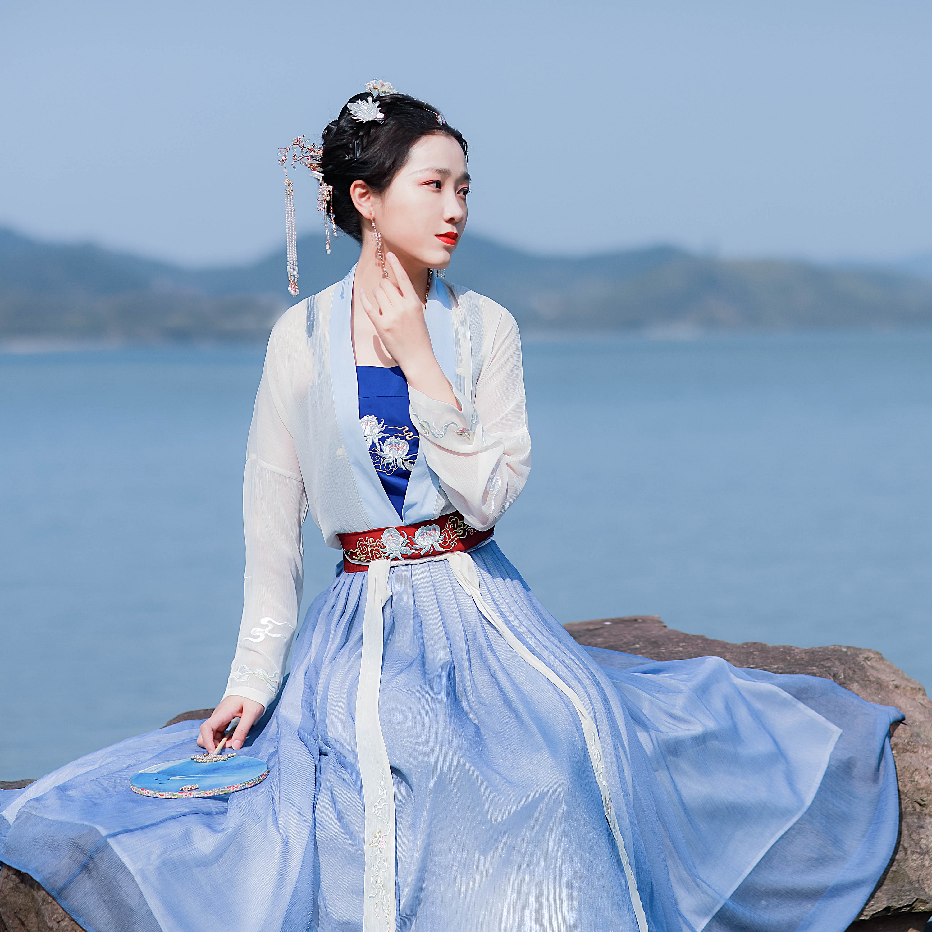 山有扶蘇 原創神女系列之白水素女傳統漢服刺繡對襟襦裙春款套裝在類目 女裝/女士精品, 唐裝/民族服裝/舞臺服裝, 民族服裝/舞臺裝中 - 來自Buy2taobao.com提供專業的淘寶代購服務