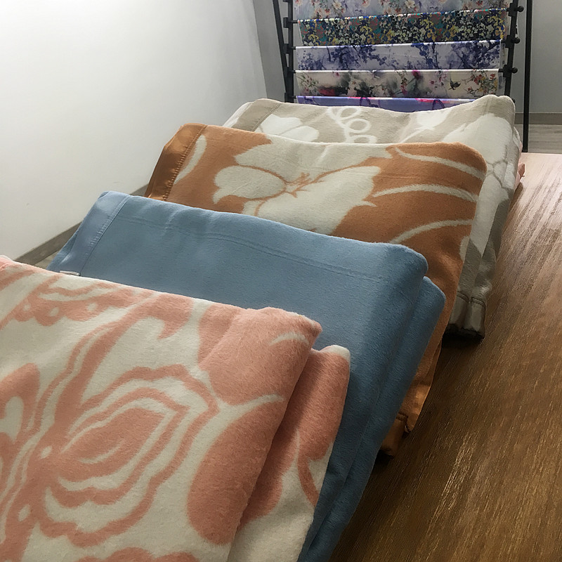 quality goods 100% Silk blanket Innocence Silk carpet air conditioner Double blanket 180X220cm Hotel's own blanketin the Bedclothes , Leisure blanket/Woolen blanket/Carpet category - from Buy2taobao.com to provide professional Taobao agent buy service