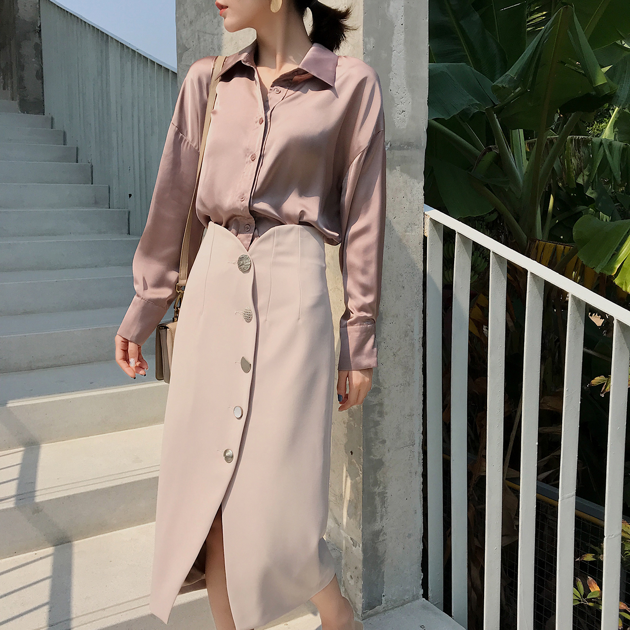 高腰半身裙2019春季女装新款韩版时尚修身显瘦单排扣中长直筒裙子在类目 女装/女士精品, 半身裙中 - 来自Buy2taobao.com提供专业的淘宝代购服务