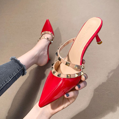 网红尖头拖鞋女2019春夏新款时尚百搭铆钉包头半拖鞋细跟高跟凉拖