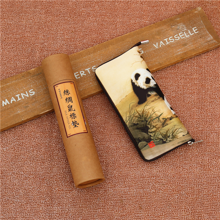 Q-电脑鼠标垫拉链锁边创意熊猫零钱包可爱卡通多功能办公桌垫键盘在类目 电脑硬件/显示器/电脑周边, 电脑周边, 鼠标垫/贴/腕垫中 - 来自Buy2taobao.com提供专业的淘宝代购服务