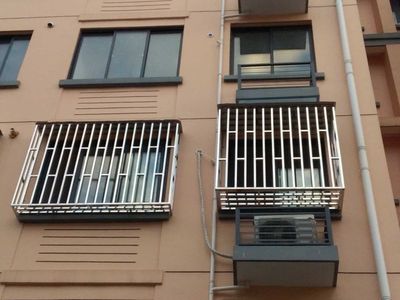 上海不绣钢防盗窗304材质防护网花架晾衣架 窗户防护栏同城免安装
