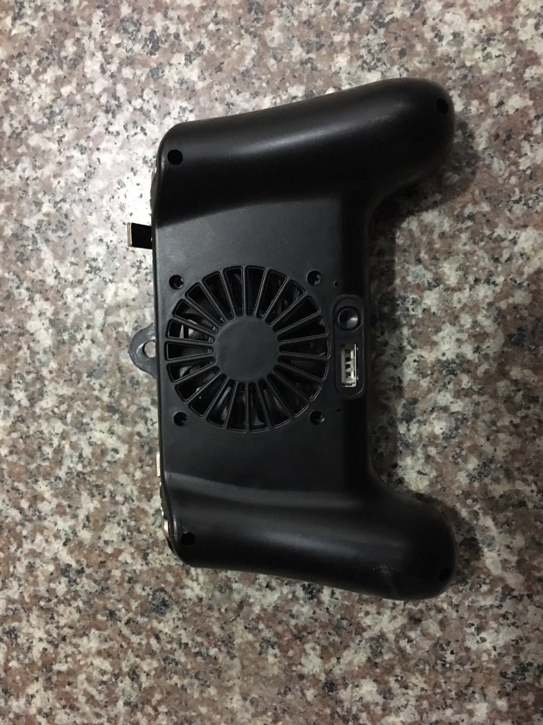 F1散熱吃雞神器輔助吃雞手柄壹體四指聯動操作手機遊戲散熱手柄在類目 電玩/配件/遊戲/攻略, 遊戲手柄中 - 來自Buy2taobao.com提供專業的淘寶代購服務