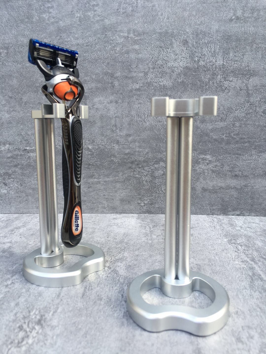 男士手動私人定制剃須刀架挂 手動剃須刀金屬立架 精品定制在類目 家庭/個人清潔工具, 衛浴用具/衛浴配件, 浴室角架/置物架中 - 來自Buy2taobao.com提供專業的淘寶代購服務
