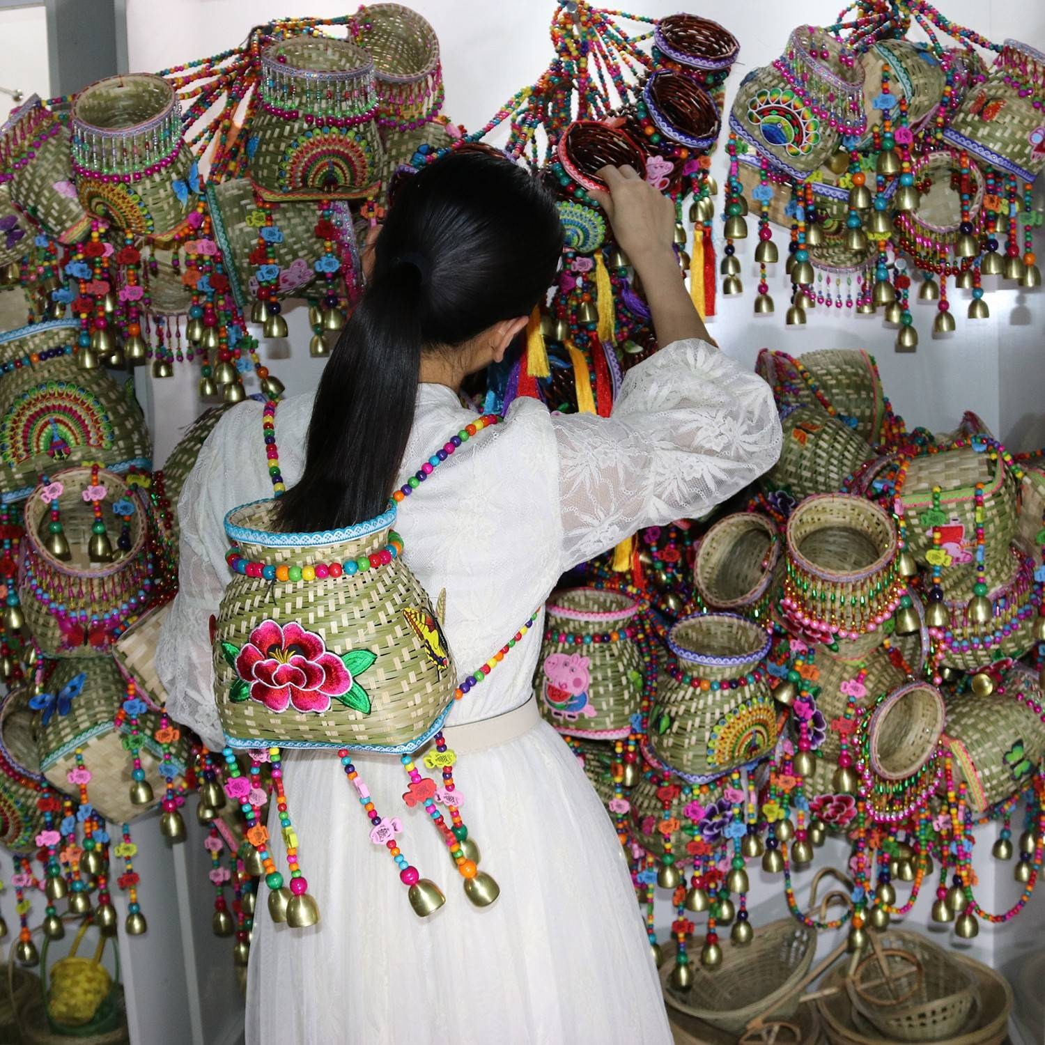 A creel Bamboo Small basket children dance Baskets Ethnic style Small bell lovely manual weave decorate Picking householdin the Arts and crafts , Minority handicrafts , Blang category - from Buy2taobao.com to provide professional Taobao agent buy service