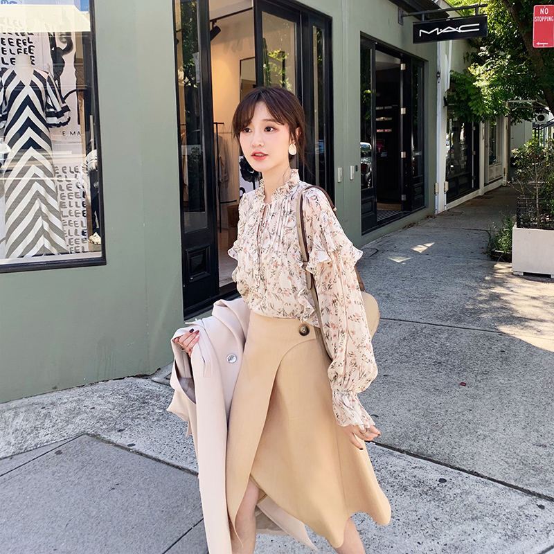 于momo2019春装新品港风设计感不规则半身裙时尚显瘦开叉裙子在类目 女装/女士精品, 半身裙中 - 来自Buy2taobao.com提供专业的淘宝代购服务