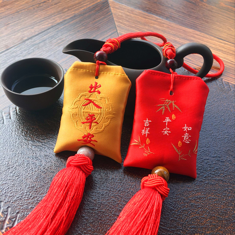 端午节 香包车挂福袋平安挂件檀香香囊 吉祥如意 汽车装饰挂件在类目 汽车/用品/配件/改装, 汽车用品/内饰品, 汽车香水/净化/降温剂, 车用炭类吸附品中 - 来自Buy2taobao.com提供专业的淘宝代购服务