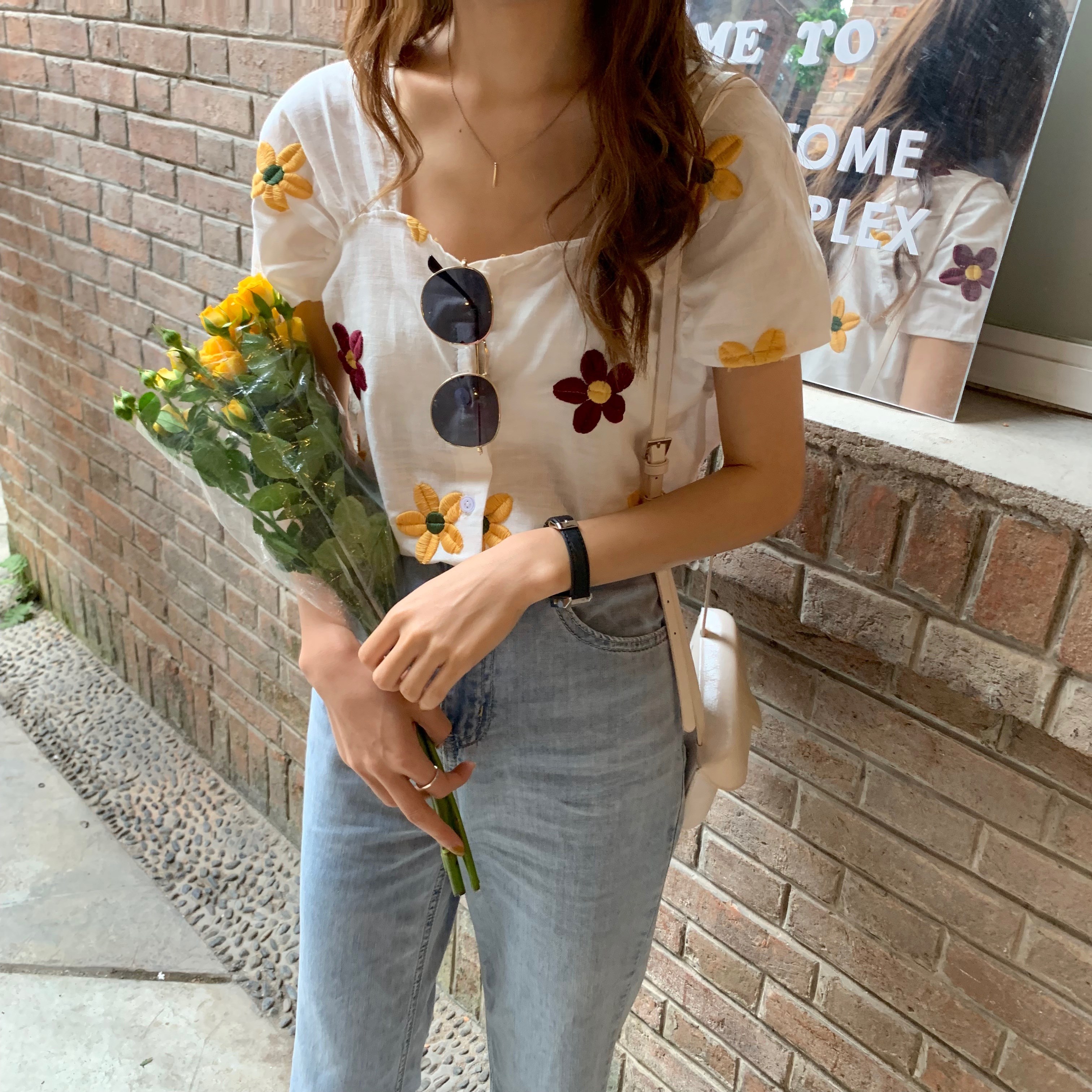 泫雅风花朵白色衬衫女设计感小众上衣2019新款夏刺绣宽松学生衬衣|ruв категории Женская одежда, рубашка - от Buy2taobao.com для оказания профессиональной услуги покупки агента Taobao