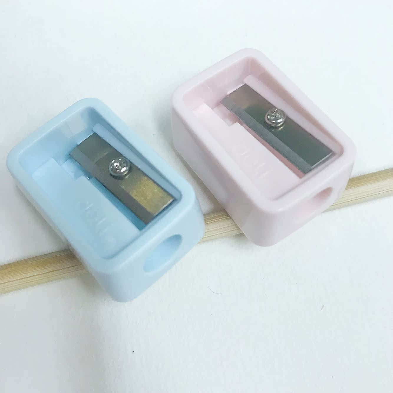 得力 糖果色卷筆刀小號迷妳轉筆刀糖果色鉛筆刀削筆器削筆機筆刨在類目 電子詞典/電紙書/文化用品, 日常學習用品, 卷筆刀/削筆器中 - 來自Buy2taobao.com提供專業的淘寶代購服務