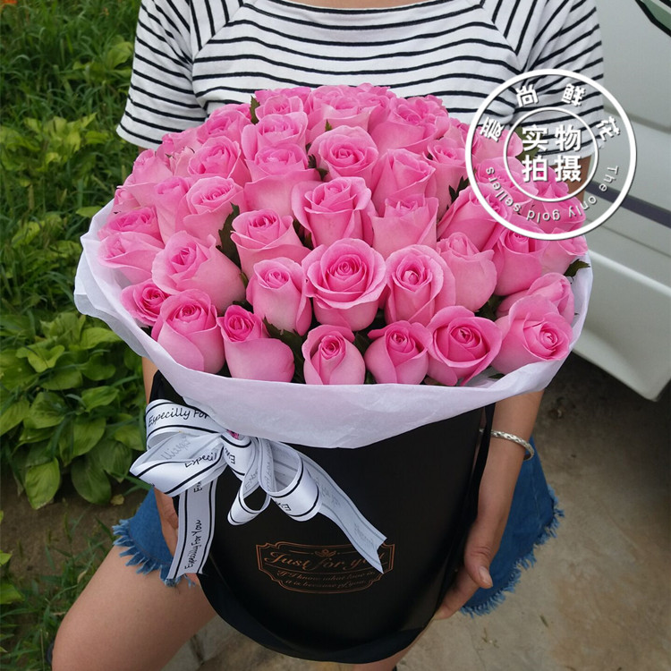 ins抱抱桶鲜花速递北京同城玫瑰绣球康乃馨混搭花束开业生日花|ruв категории доставка цветов/цветок моделирования/растения садоводства, доставка цветов (город) - от Buy2taobao.com для оказания профессиональной услуги покупки агента Taobao