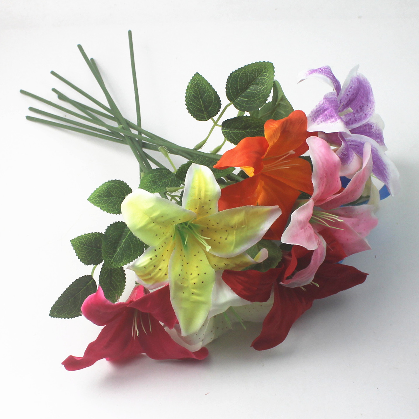 单支仿真绢布假花百合花枝花束插花把花客厅花瓶花箱花器花枝装饰在类目 家居饰品, 花瓶/花器/仿真花/仿真饰品, 仿真花/假花中 - 来自Buy2taobao.com提供专业的淘宝代购服务