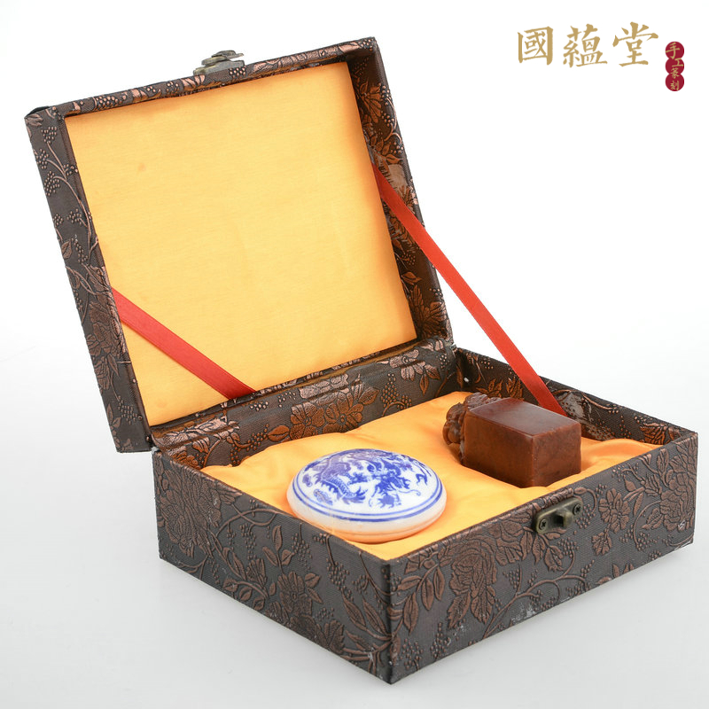 棕色压花仿皮锦盒印章石料包装盒玉玺礼品盒 送人有面子在类目 饰品/流行首饰/时尚饰品新, 首饰收纳, 首饰盒中 - 来自Buy2taobao.com提供专业的淘宝代购服务