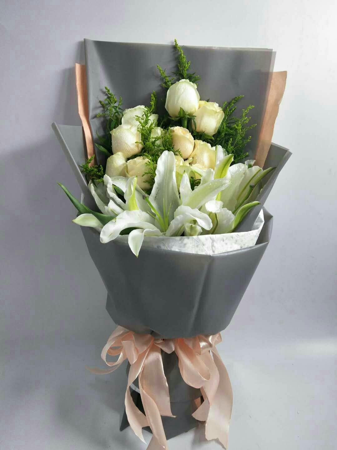 11 champagne rose Lily Same city flower express Wuhan Beijing Shenyang Chongqing Dalian Shijiazhuangin the Flower delivery/Flowers simulation/Plants gardening , Flower delivery(City) category - from Buy2taobao.com to provide professional Taobao agent buy service