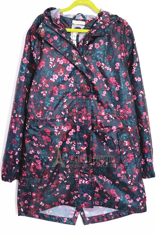Large Female models Cheaters Raincoat Outdoor Travel Windbreakerin the Outdoor/Mountaineer/Camping/Travel Goods , Outdoor clothing , Outdoor sports coat category - from Buy2taobao.com to provide professional Taobao agent buy service