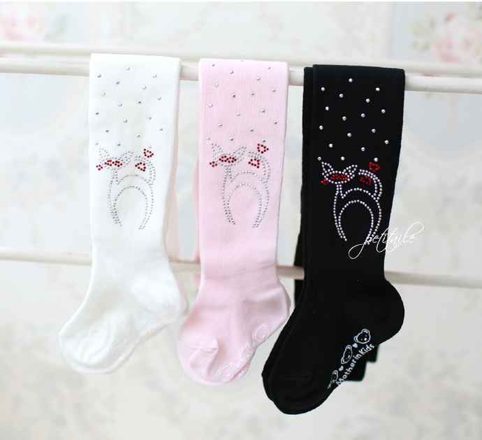 韓國正品春秋冬款兒童連褲襪女孩黑白打底褲襪純棉學生寶寶長筒襪在類目 童裝/嬰兒裝/親子裝, 兒童襪子(0-16歲)中 - 來自Buy2taobao.com提供專業的淘寶代購服務