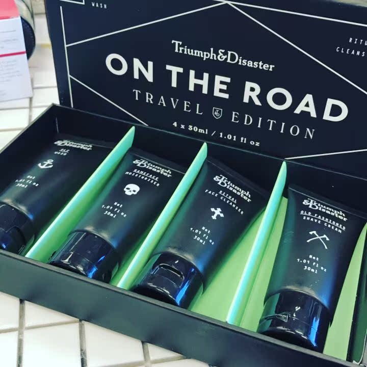 [New Zealand Agency purchase Triumph&Disaster man business affairs suit Wash bag 4 setsin the Skin Care/Body/Essential oils , Men Care (New) , Men Lip Scrub category - from Buy2taobao.com to provide professional Taobao agent buy service