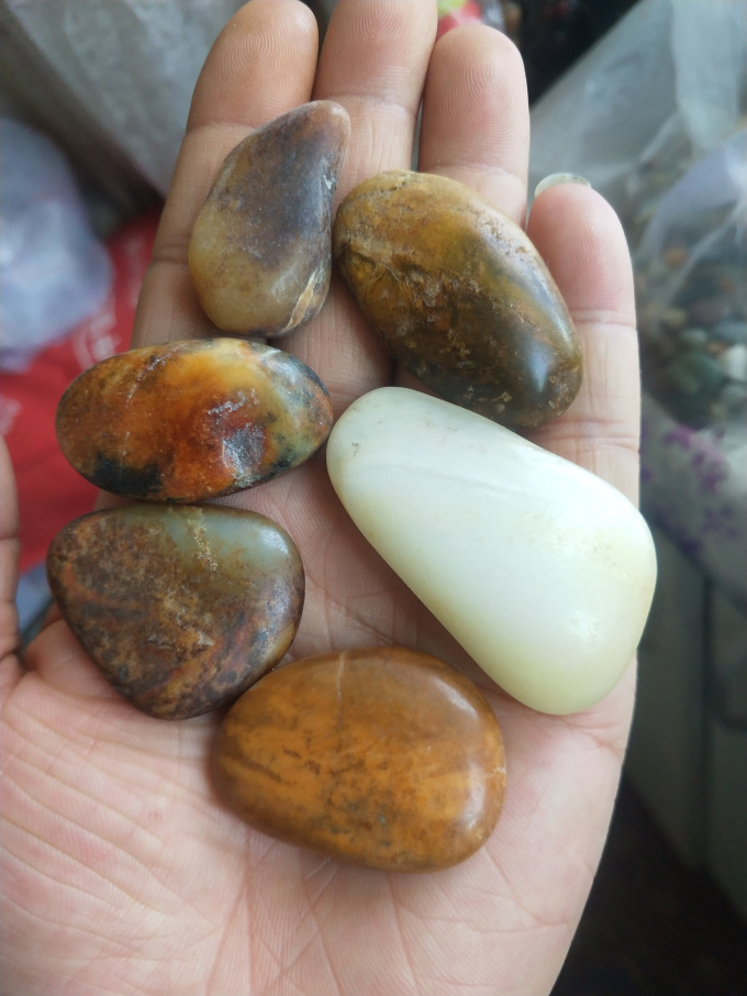 和田玉籽料原石/小把件青玉黄玉红玉墨玉青花青白玉彩玉摆石在类目 珠宝/钻石/翡翠/黄金, 和田玉, 其他中 - 来自Buy2taobao.com提供专业的淘宝代购服务