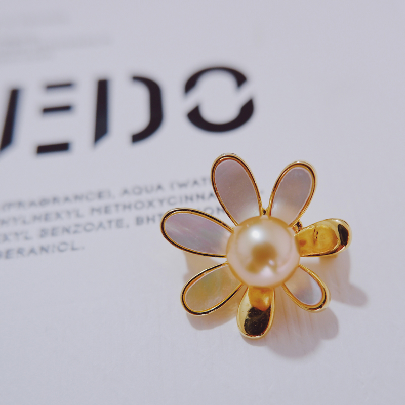 Daisy Seawater Pearl Fritillaria Brooch Pendant Dual use Jewelry 2019 new pattern Anna's pleasin the Accessories/Fashion Jewelry, Brooch category - from Buy2taobao.com to provide professional Taobao agent buy service