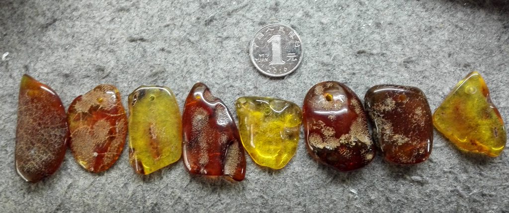 蜜蜡 随形 原石 吊坠 坠子 尺寸见对比图 需要哪个直接拍了 3在类目 珠宝/钻石/翡翠/黄金, 天然琥珀(新), 其他中 - 来自Buy2taobao.com提供专业的淘宝代购服务