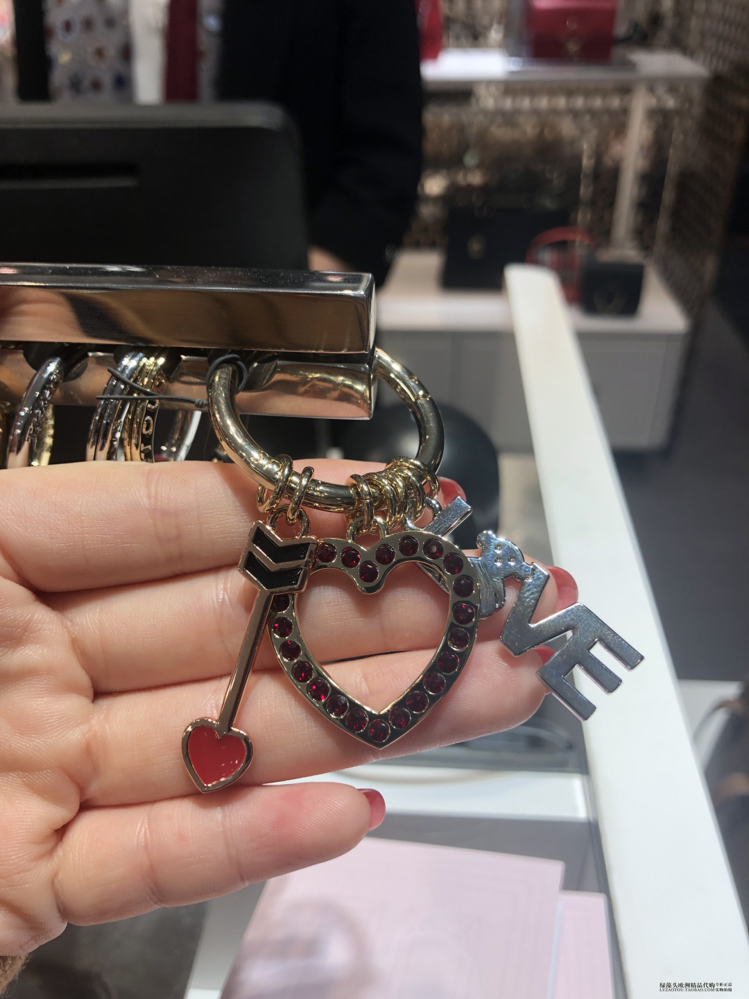 西班牙专柜正品 TOUS桃丝熊 小熊情人节爱心 弓箭love挂饰 钥匙扣在类目 节庆用品/礼品, 创意礼品, 钥匙扣中 - 来自Buy2taobao.com提供专业的淘宝代购服务
