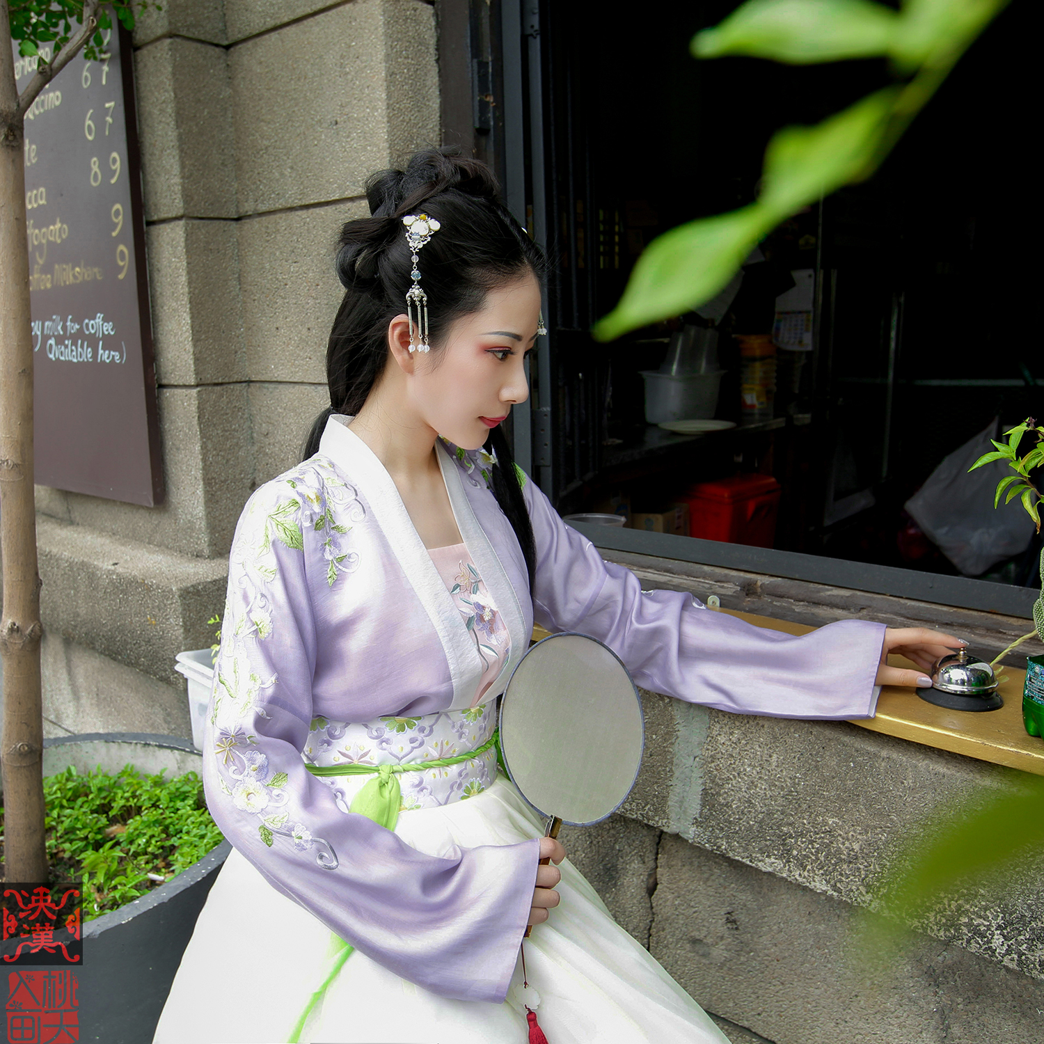 泱漢【滿庭芳】A150 明制 宋制 短款褙子 齊腰襦裙 吊帶抹胸 繡花在類目 女裝/女士精品, 唐裝/民族服裝/舞臺服裝, 民族服裝/舞臺裝中 - 來自Buy2taobao.com提供專業的淘寶代購服務