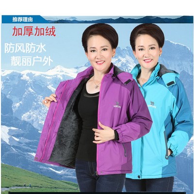 户外冲锋衣女秋冬季中老年加绒加厚加大外套防