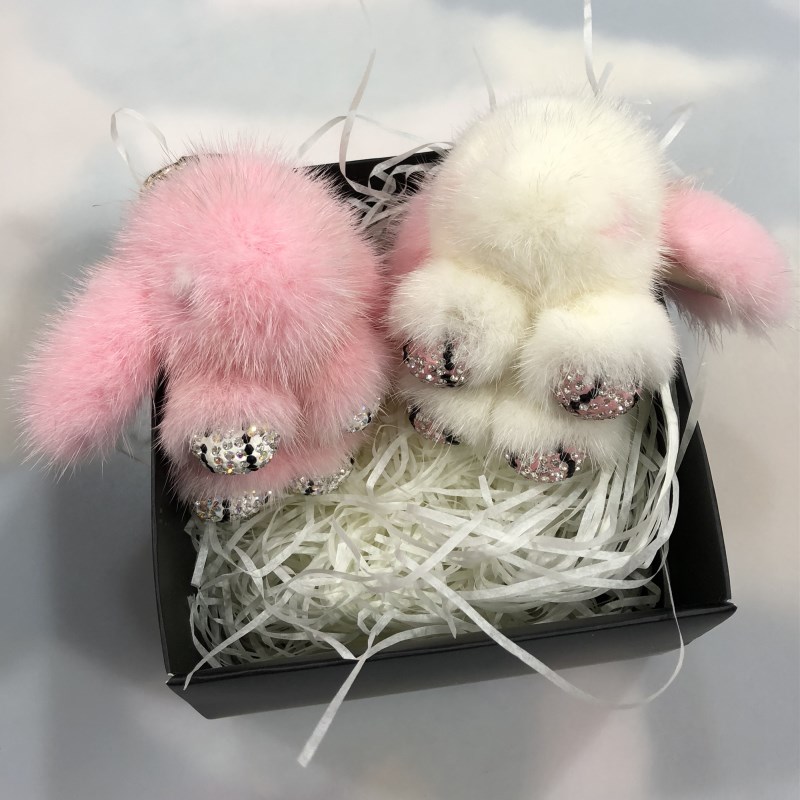 真皮草水貂毛小兔子挂件毛绒迷你包包配饰钥匙扣挂饰新装死兔饰品在类目 服饰配件/皮带/帽子/围巾, 鞋包/皮带配件, 包配件, 钥匙扣中 - 来自Buy2taobao.com提供专业的淘宝代购服务