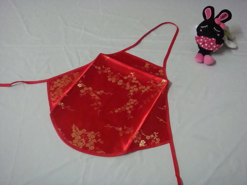 儿童肚兜精美锦缎中国红色金梅花儿童表演服童装系带肚兜汉服在类目 童装/婴儿装/亲子装, 儿童旗袍/唐装/民族服装, 唐装中 - 来自Buy2taobao.com提供专业的淘宝代购服务