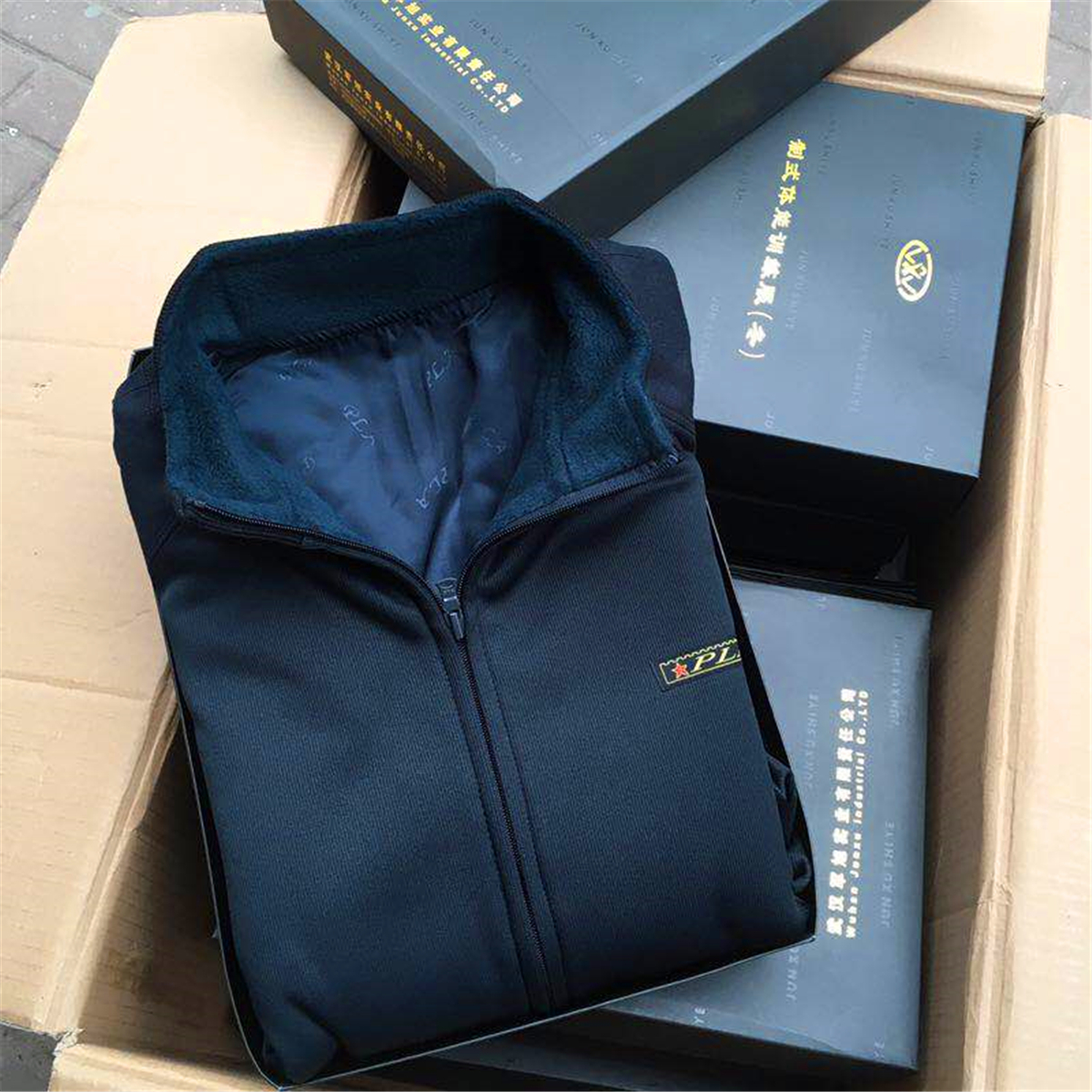 Standard 17 winter Physical fitness Training clothes Navy Blue Highland Body clothing Plush keep warm Soft shell Sports sweaterin the Outdoor/Mountaineer/Camping/Travel Goods , Outdoor clothing , Emergency underwear , Emergency underwear suit category - from Buy2taobao.com to provide professional Taobao agent buy service