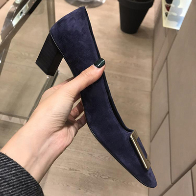 新款浅口秋冬季藏蓝黑裸色绒面中跟真皮方扣方头粗跟女单鞋高跟鞋