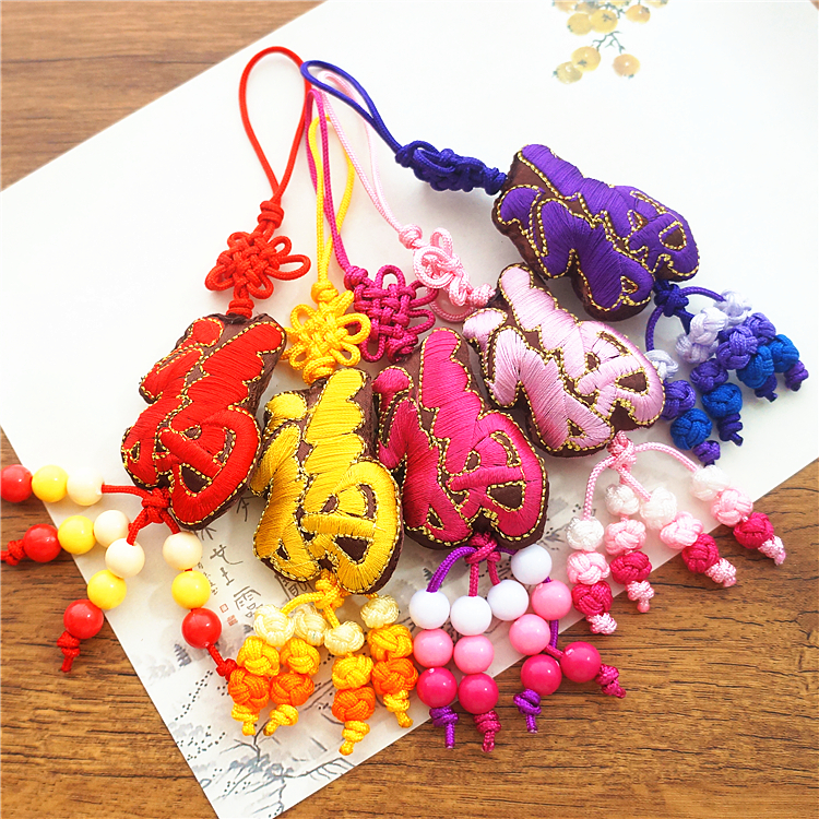 包挂 小中國結香包 刺繡福字小挂件 特色小禮物在類目 特色手工藝, 地區民間特色手工藝, 中國結中 - 來自Buy2taobao.com提供專業的淘寶代購服務